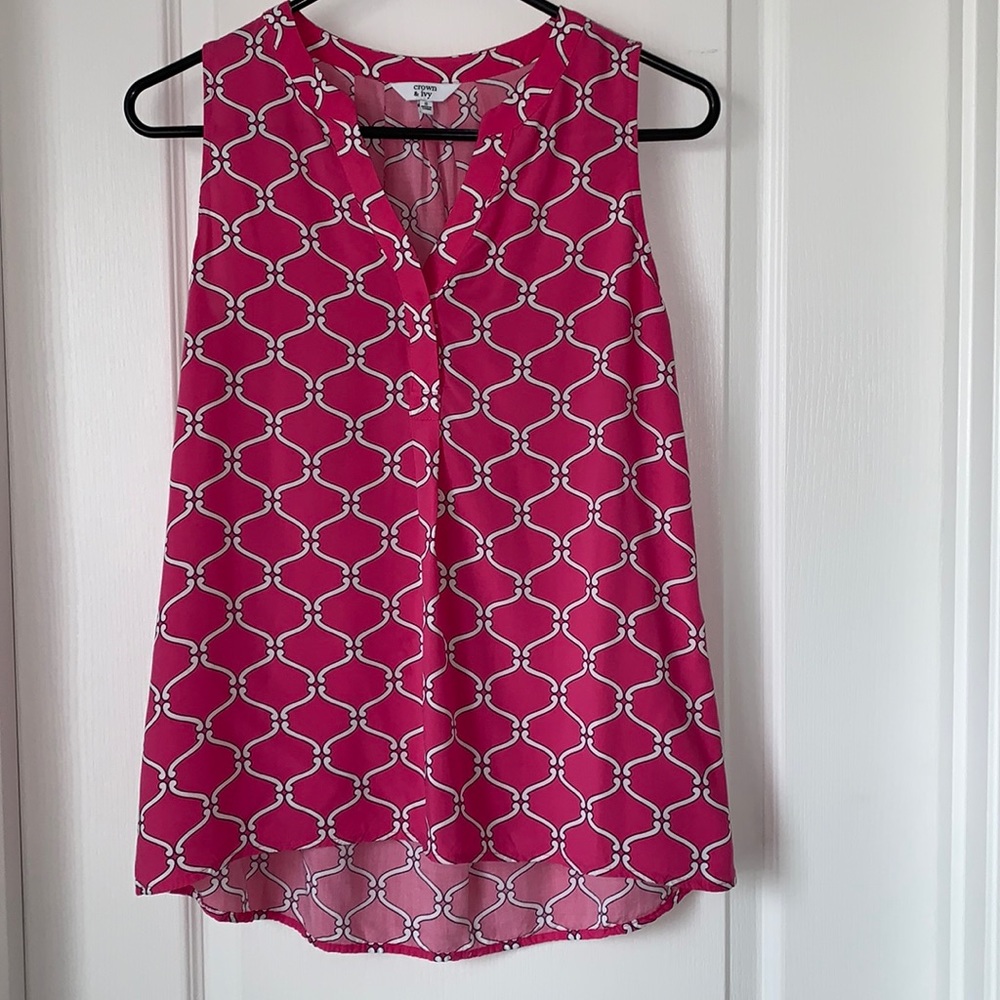 Crown and Ivy sleeveless top